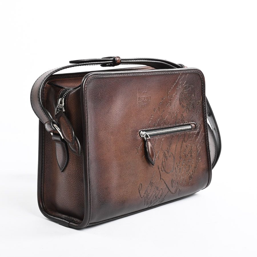 美品 Berluti ベルルッティ ジュルナリエ ネイビー ショルダーバッグ Berluti ベルルッティ ショルダーバッグ ジュルナリエスクリット