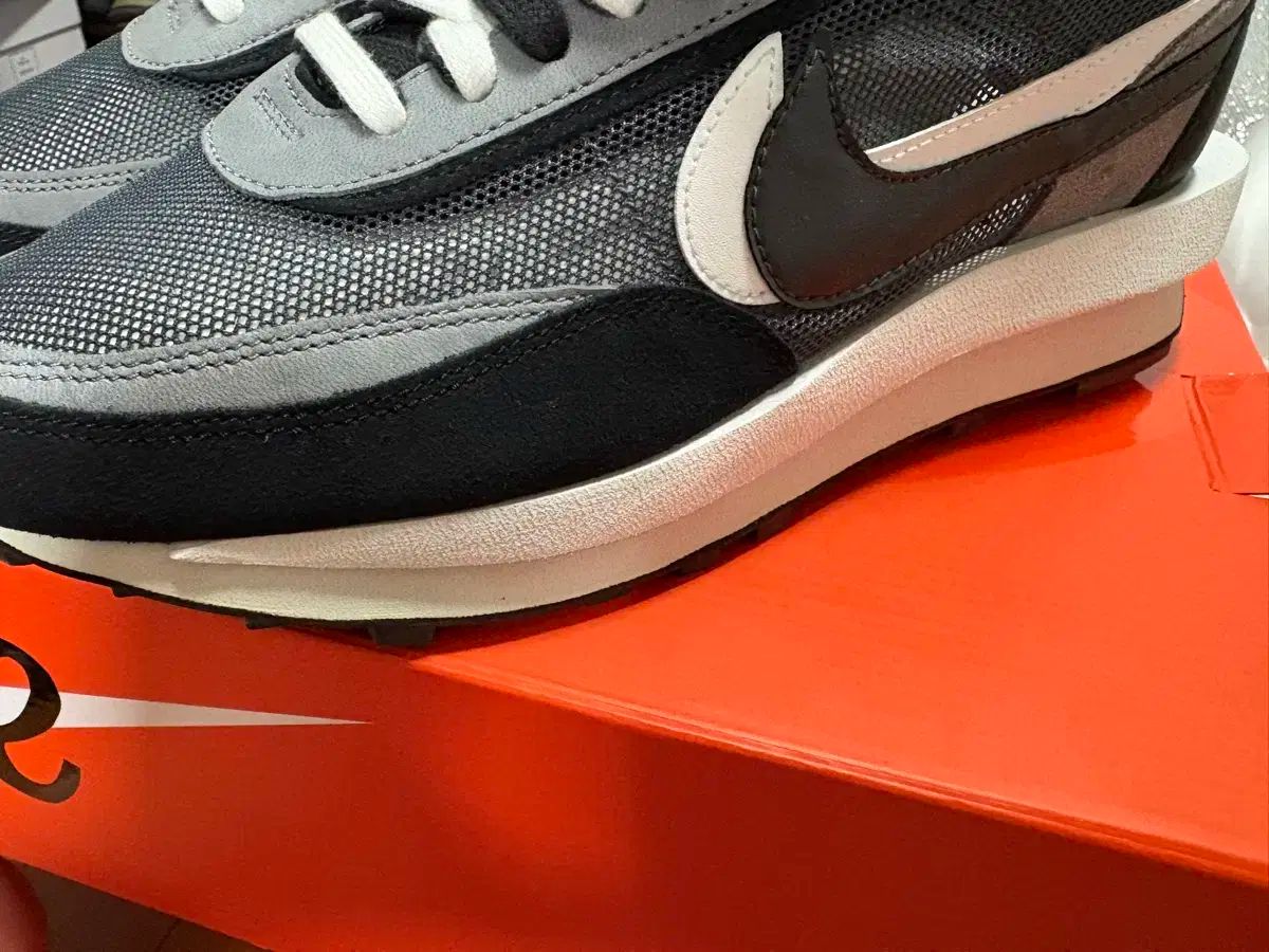 285 NIKE