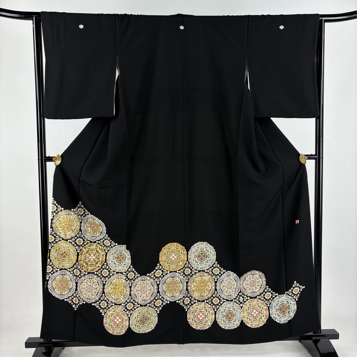 黒留袖 身丈159.5cm 裄丈63.5cm S 袷 落款 華文 金糸 金彩 黒 正絹 秀品