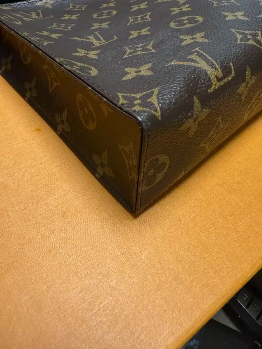 Louis Vuitton(ルイヴィトン) ポシェット トワレット 26