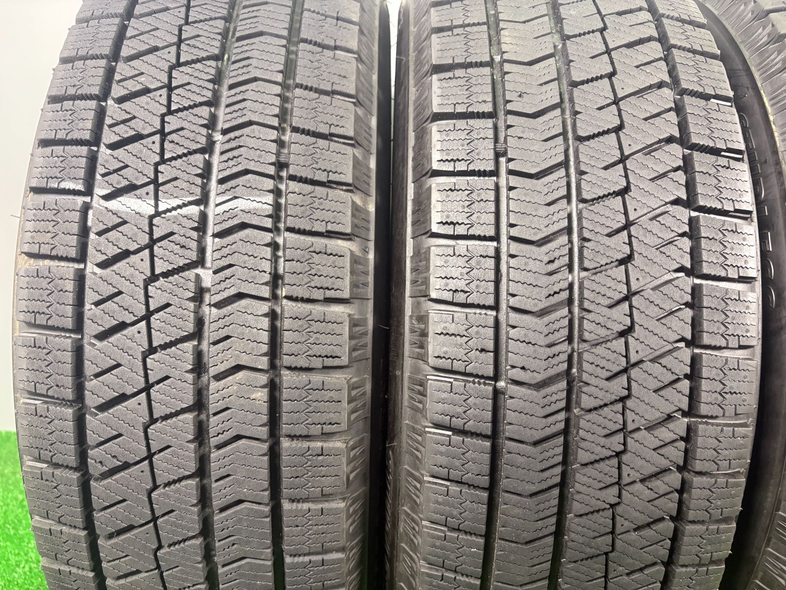 195 65R16 ブリヂストン VRX2 製 4本 冬タイヤ スタッドレス TA656