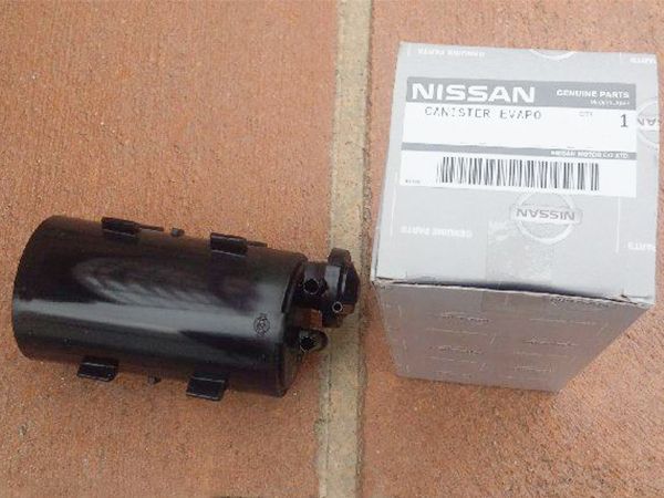 4220388 チャコールキャニスター スカイラインGT-R BNR34 後期 トラスト企画 新品 ! BNR32 スカイラインGT-R 前期 チャコールキャニスター !!