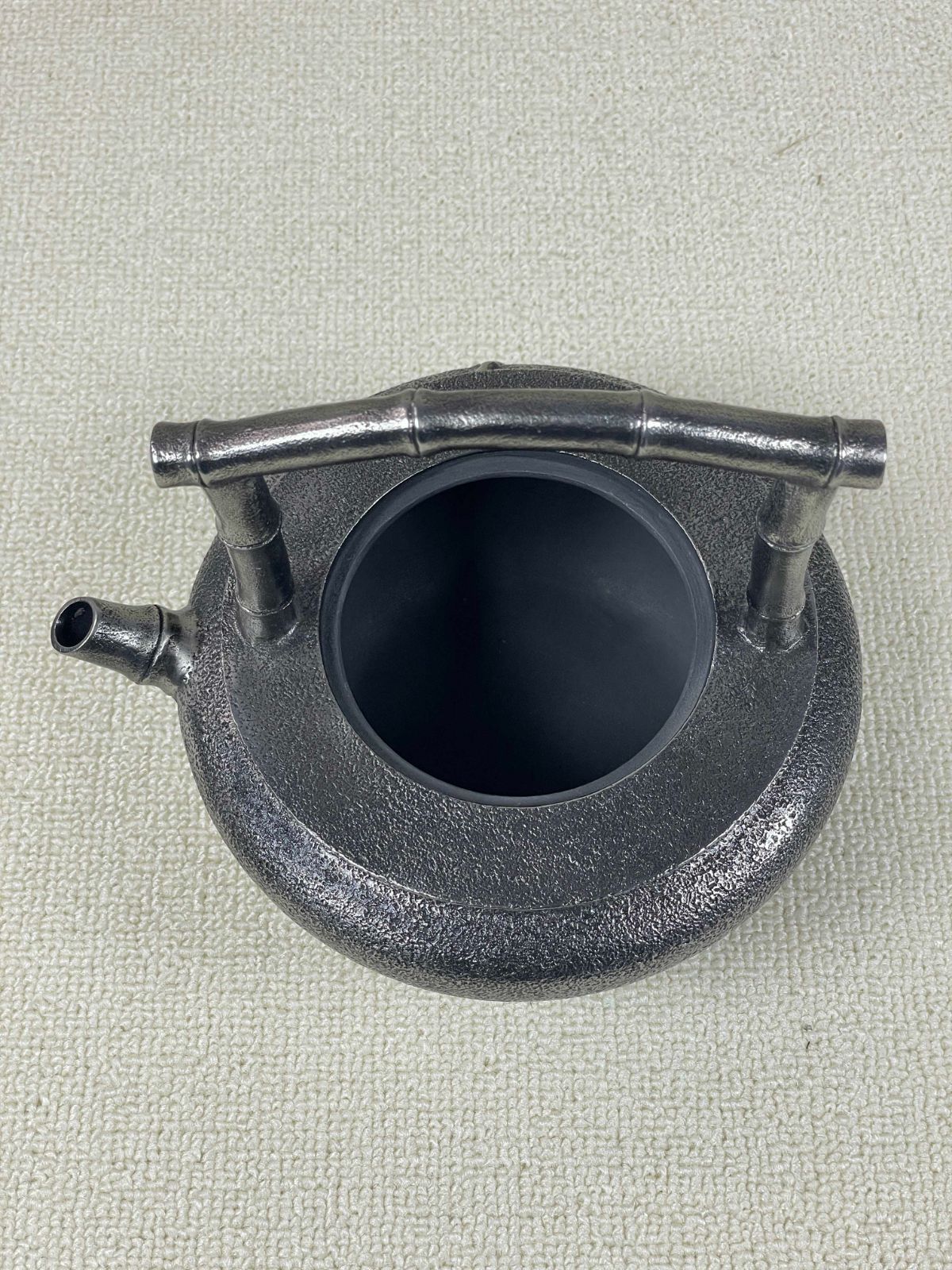 新品・正規品】雨宮宗作 鉄瓶 純砂鉄 専用箱付 日本伝統工芸 新品・正規品】雨宮宗作 鉄瓶 純砂鉄 専用箱付 日本伝統工芸