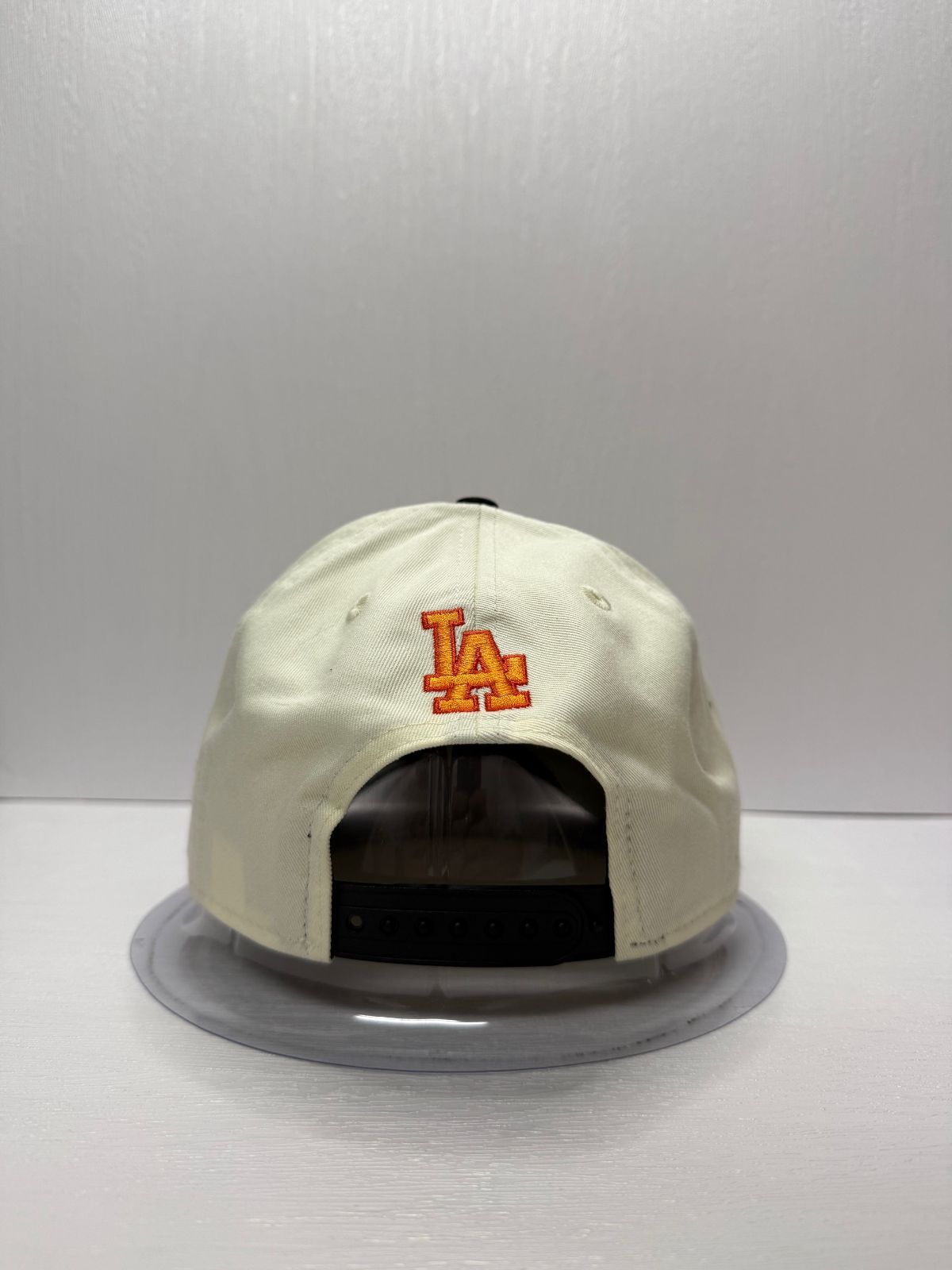 スナップバックキャップ