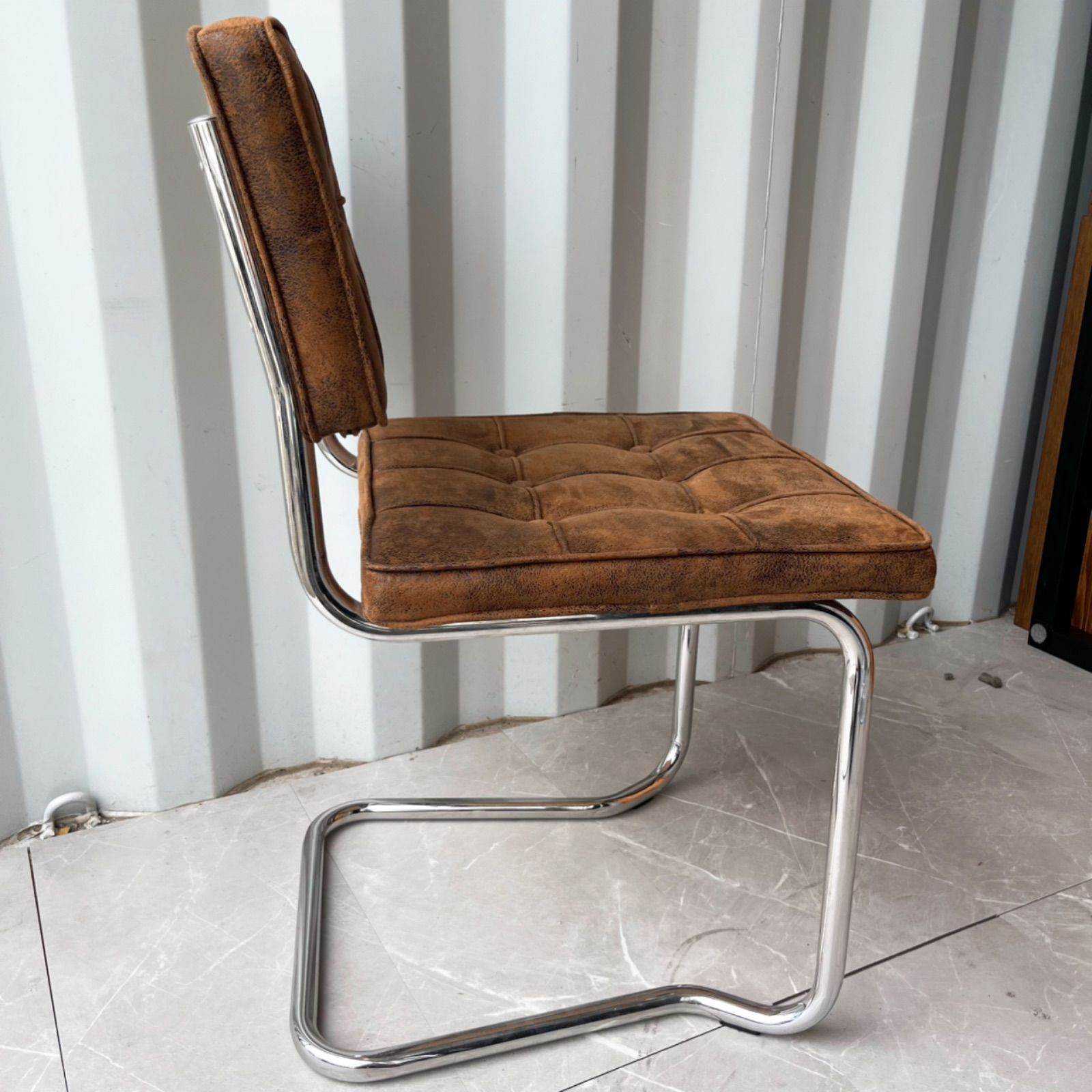 取付無料！KARE カンチレバーチェアエキスポヴィンテージエコ