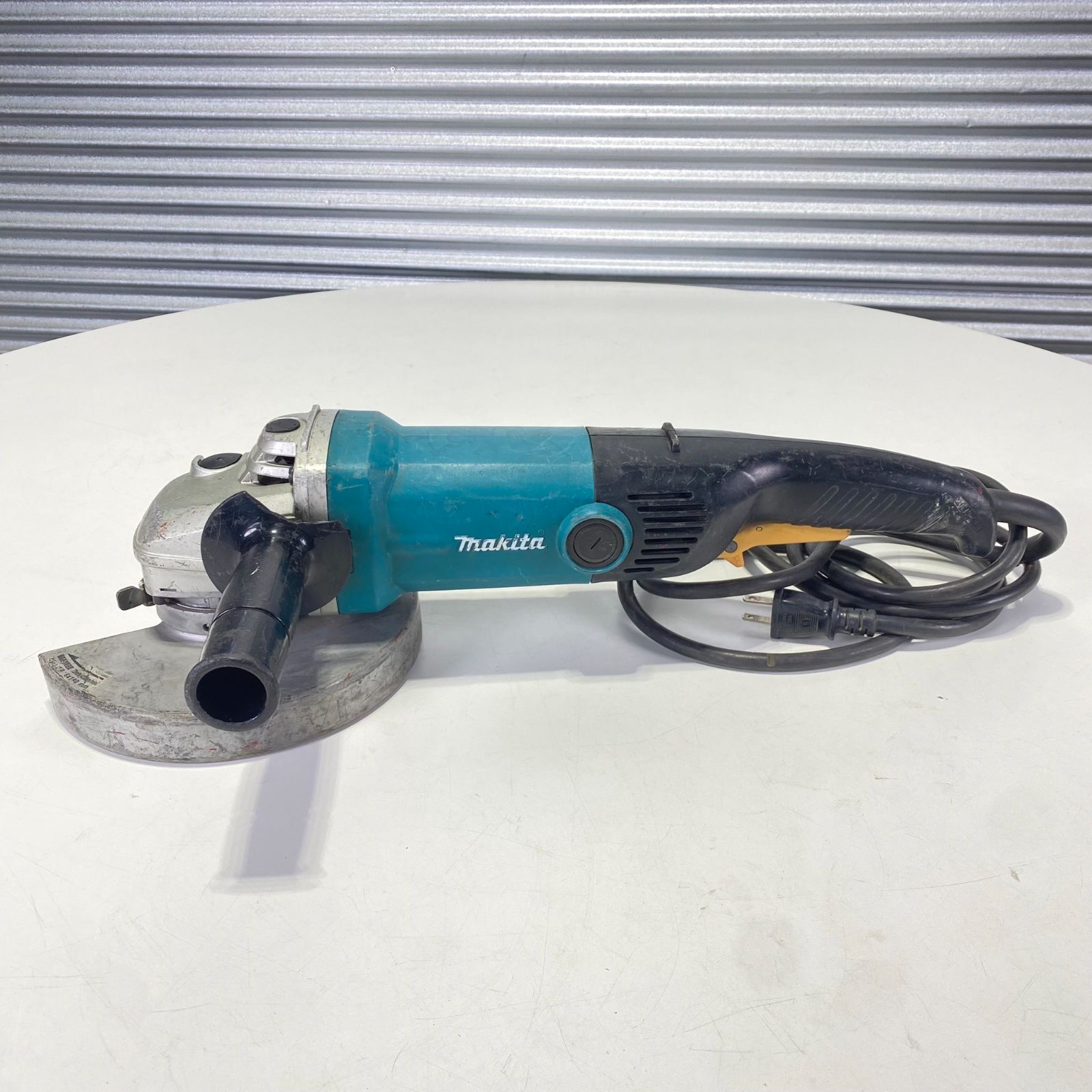 中古 makita マキタ GA7011C 電子ディスクグラインダ 180mm グラインダー 電動工具