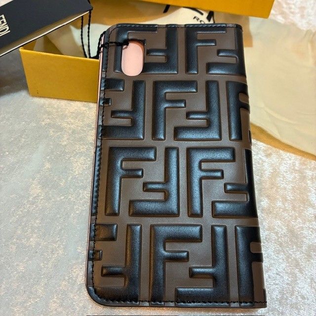 フェンディ FENDI ズッカ 型押しカーフレザー iPhoneX カバーケース