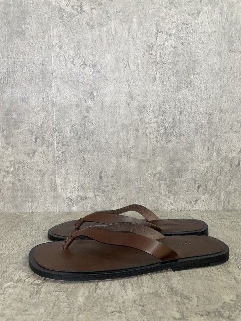 【関税込み】AURALEE ブラウン レザー トングサンダル 大人のサンダル】完売必至。上質レザーのオーラリー新作は
