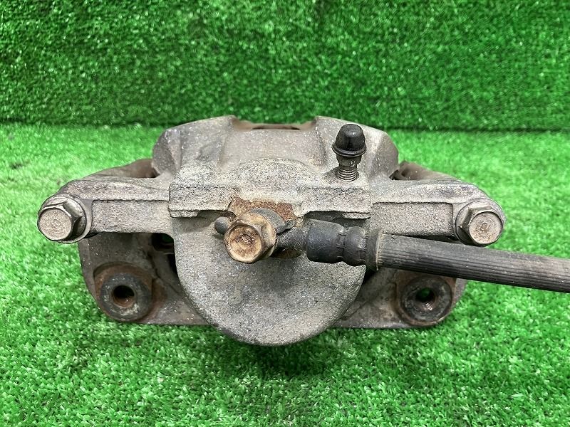 ノア AZR65G 右フロントキャリパー Xリミテッド 4WD 8人 47730-44021 1D4