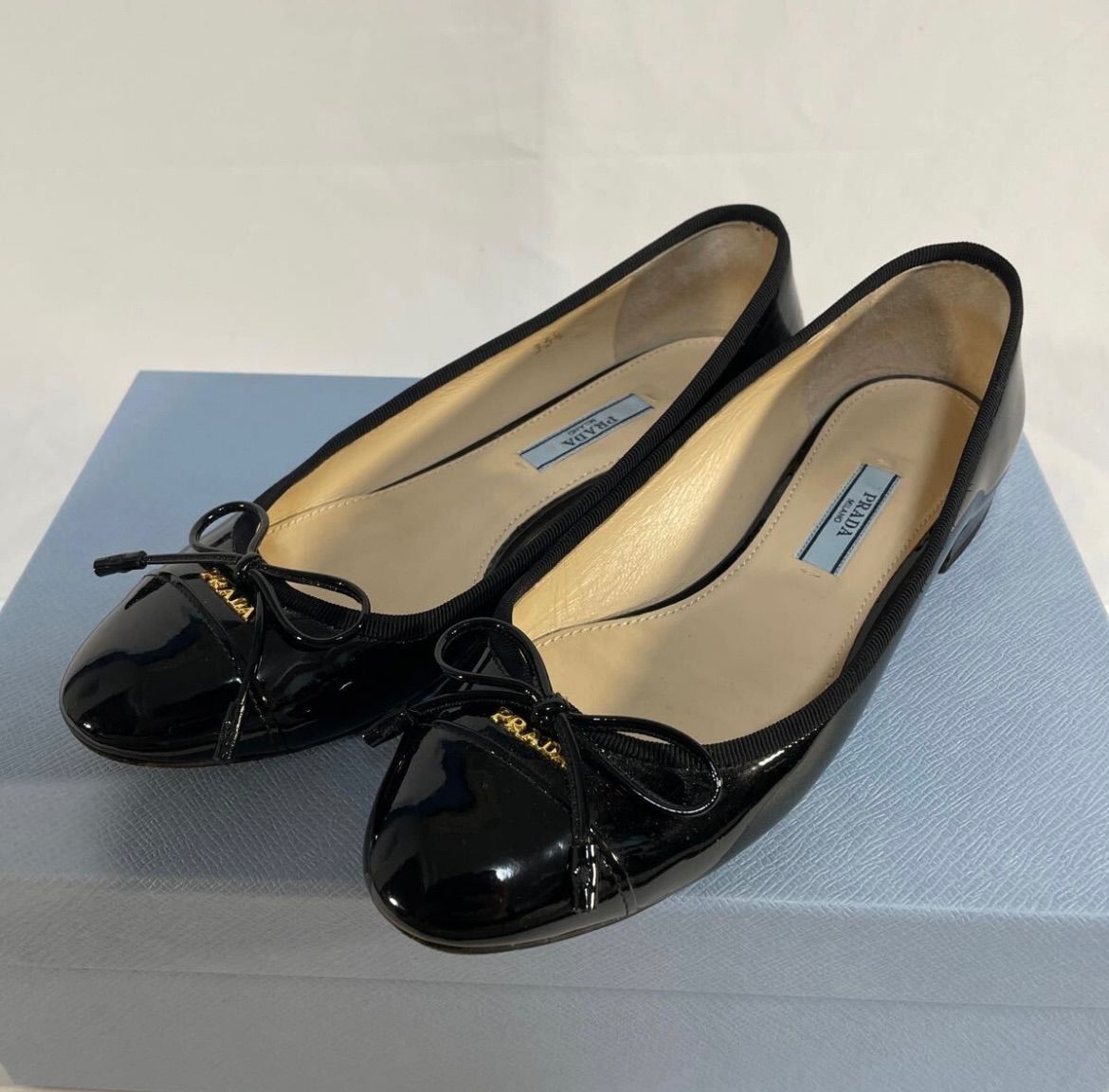 PRADA ゴールドチェーン付フラットシューズ エナメル 23.5 美品