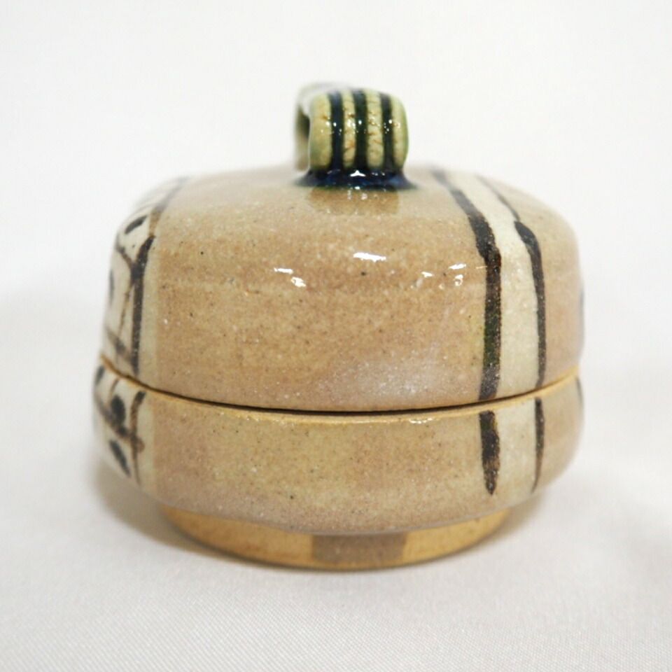 教育 季節の茶道具 岐阜県 山十窯 加藤光右衛門作 赤織部 はじき 香合