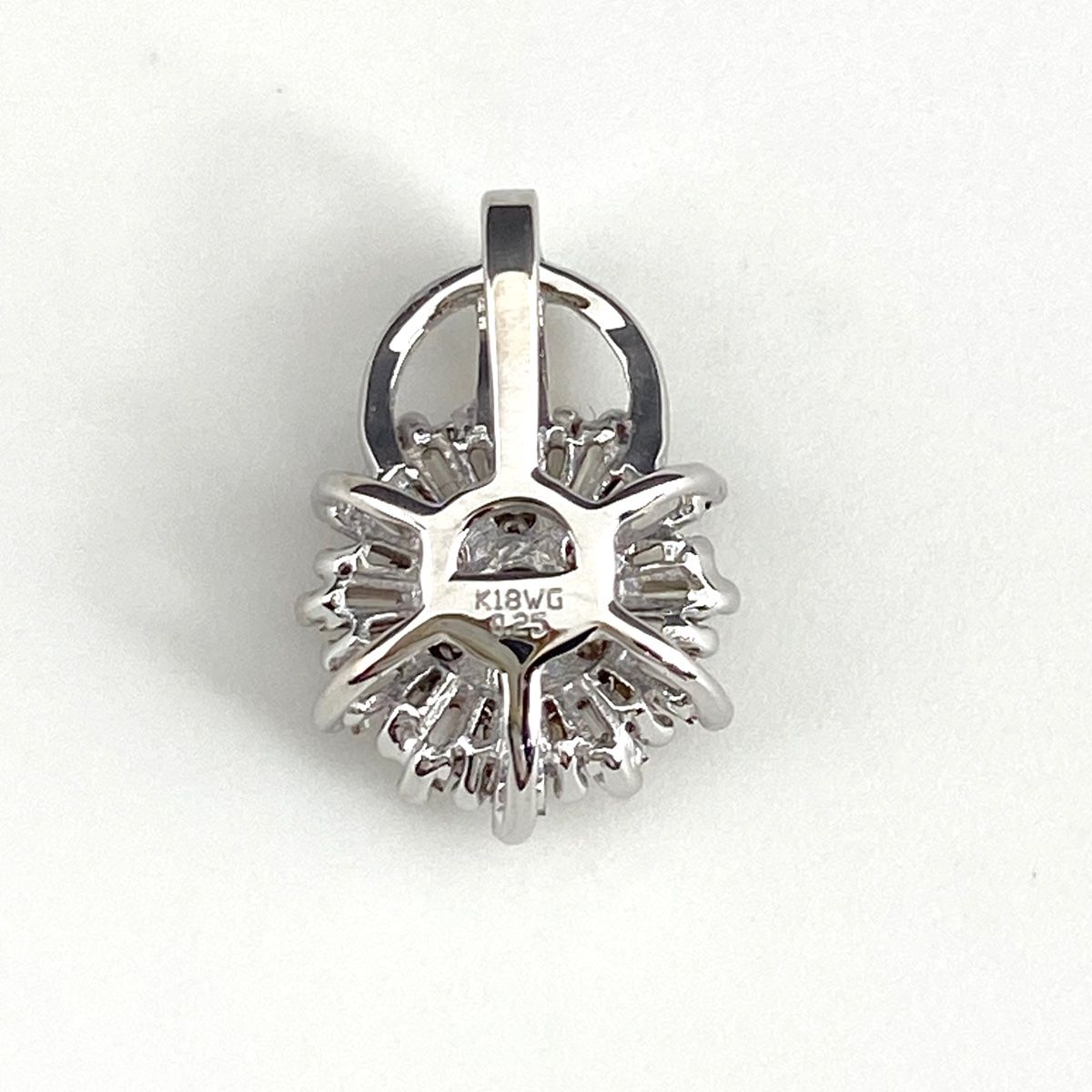 K18ホワイトゴールドペンダントトップ。メレダイヤ。 メレダイヤ ペンダントトップ WG ホワイトゴールド ペンダントトップ