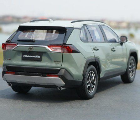 トヨタ新型RAV4 1/18スケール ダイキャスト2019 合金製 ミラノカーキ 1/18 Scale New Toyota RAV4 SUV 2019 Milan Khaki DieCast Car