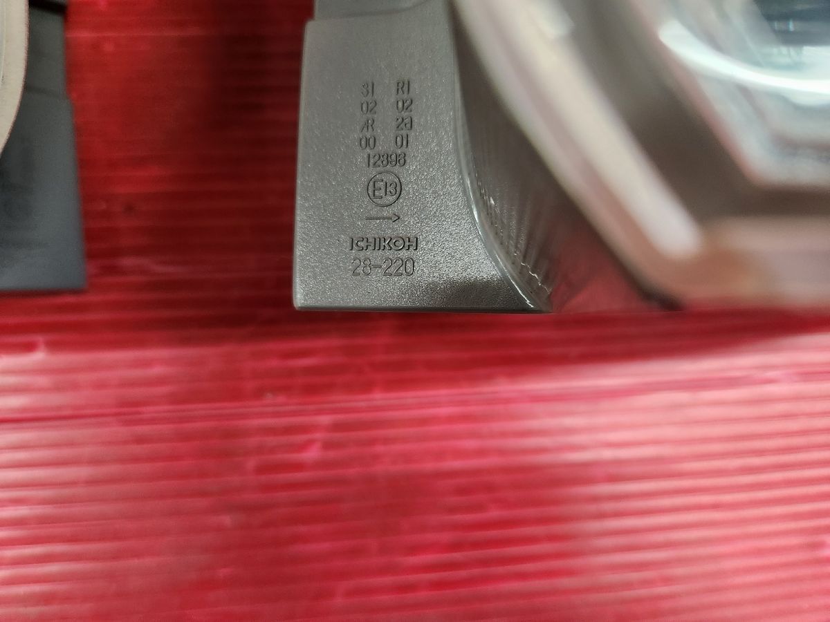 トヨタ 70 ヴォクシー 標準 後期 純正 左右 テールランプ ZRR70W