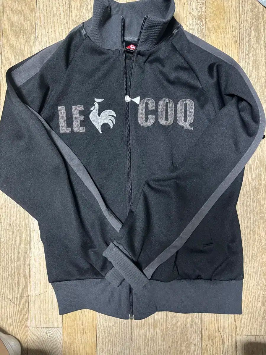 LE COQ SPORTIF韓国限定 新品スポーツジャケット ホワイト LE COQ SPORTIF韓国限定 新品スポーツジャケット ホワイト