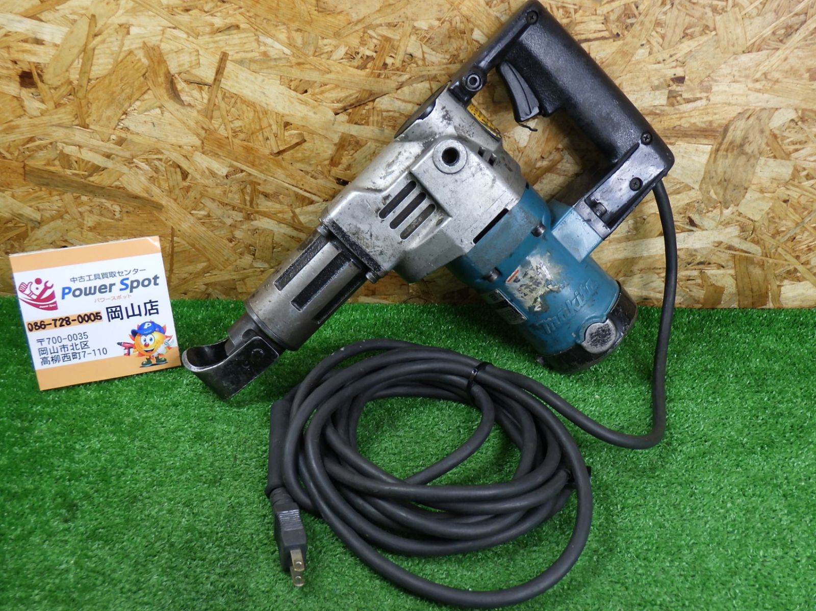 ハツリ作業に マキタ 35mm 電動ハンマ 型番不明 HR3520 コード式 コンクリート 斫り 電動工具 makita 品
