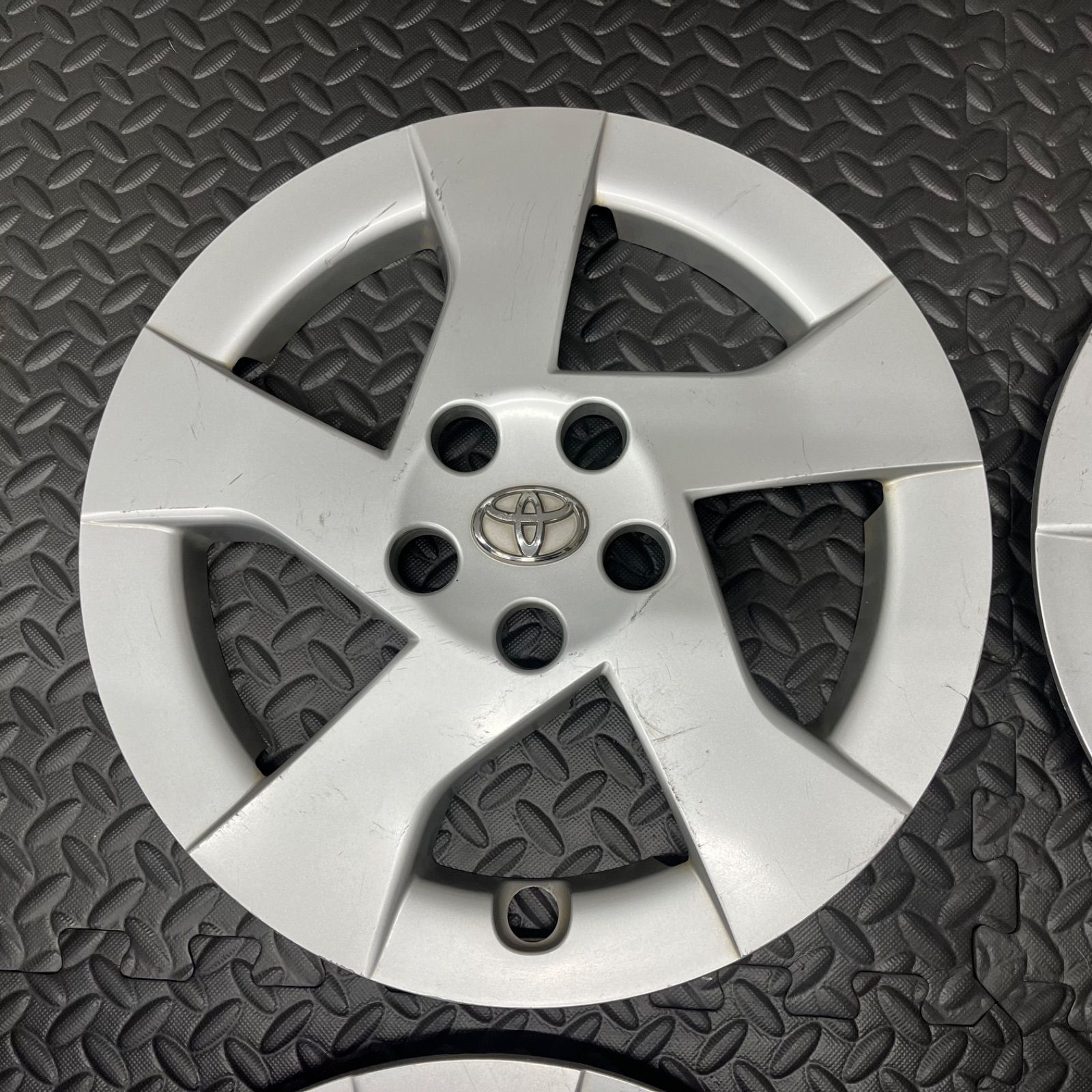 フ*ム様 【未使用】トヨタ純正　プリウス30系　ホイキャップ4枚セット トヨタ プリウス 30系前期 ホイールキャップ 4枚 ホイールカバー