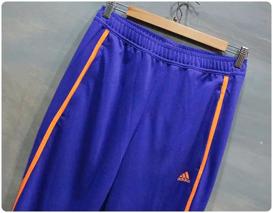 【雷市場（ポンジャン）商品韓国直送】 adidas(アディダス) サンバ トレーナー パンツ (男性 M ）