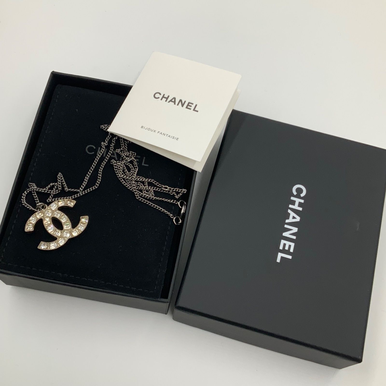 売り切れました。CHANEL シャネル ココマーク ラインストーン