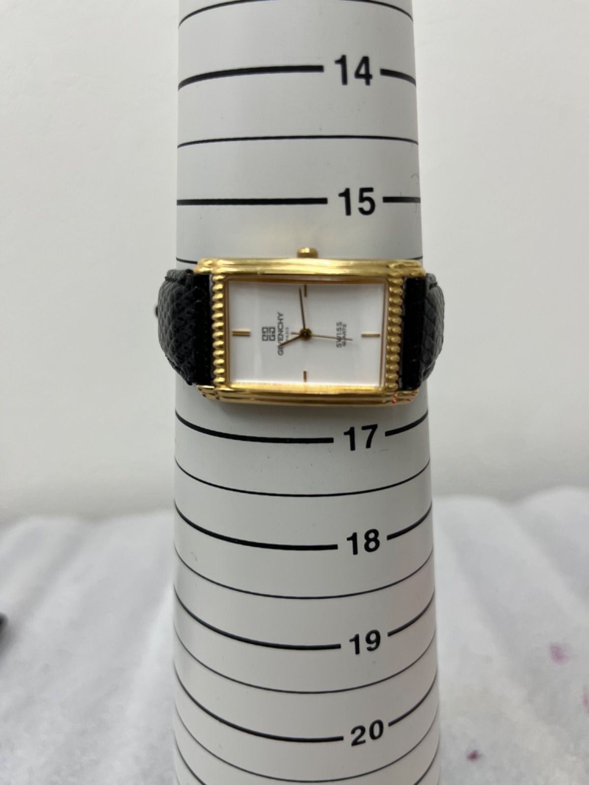 大幅値下げ中 GIVENCHY PARIS 腕時計 ゴールド-