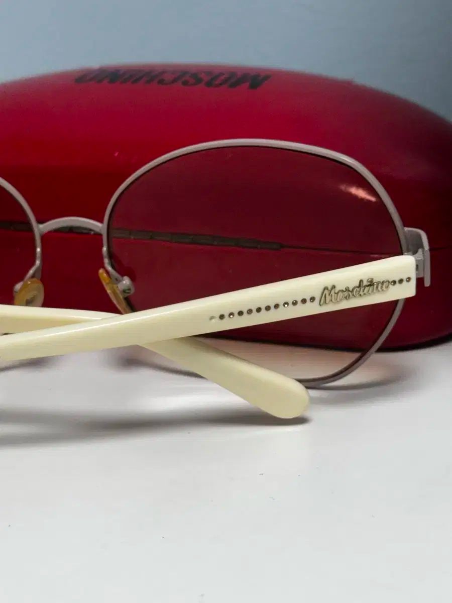 Moschino ハートフレームサングラス 【関税込】 Moschino(モスキーノ) ハート チャーム サングラス モスキーノ