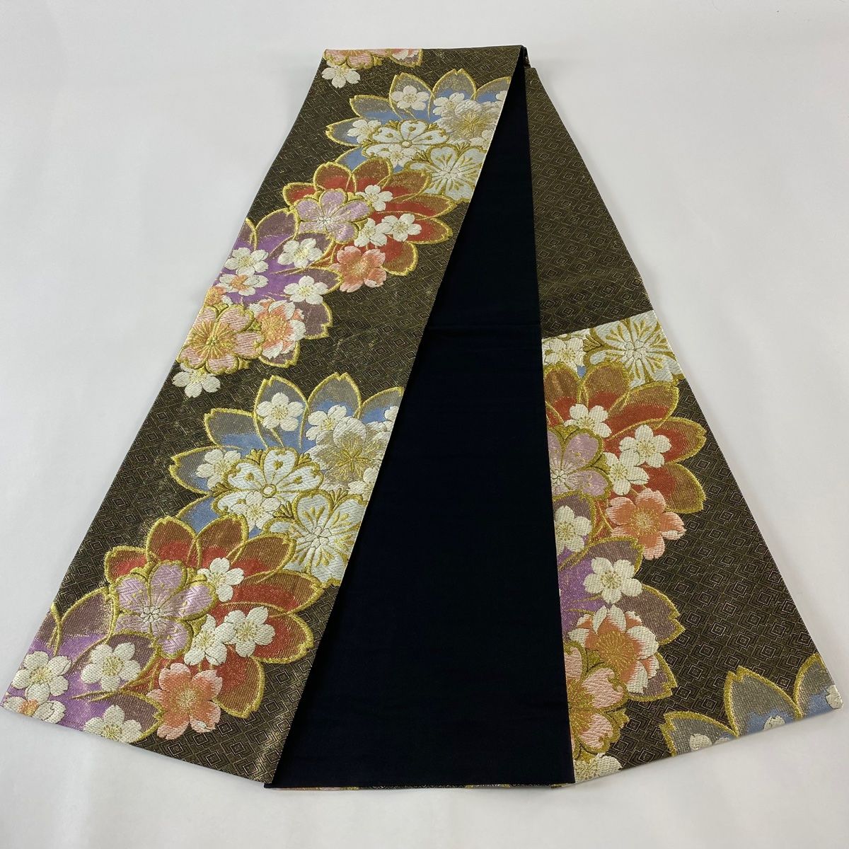 袋帯 秀品 振袖向き 桜 菱 箔 金糸 金茶 六通 正絹 【中古