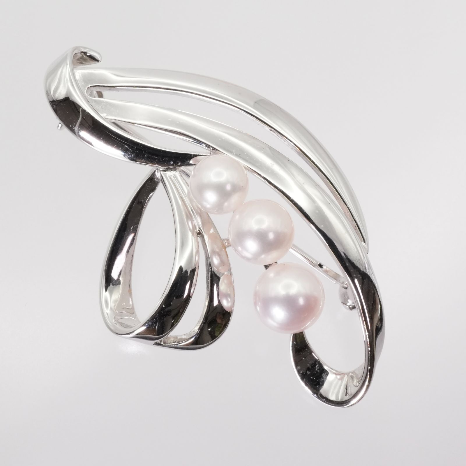 【極美品】MIKIMOTO パールブローチ あこや真珠 3珠 刻印あり MIKIMOTO ミキモト あこや真珠 パール 3粒 5mm珠 ブローチ