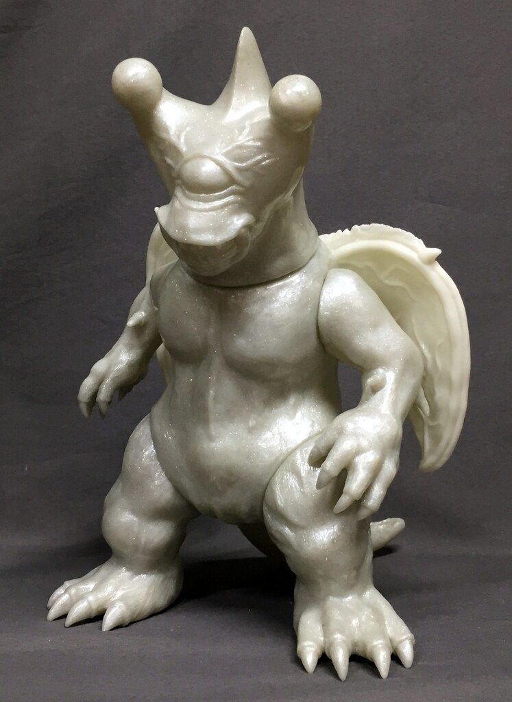 シカルナ工房 中岡俊哉世界の怪獣 バグン 白|金ラメ銀ラメ STD