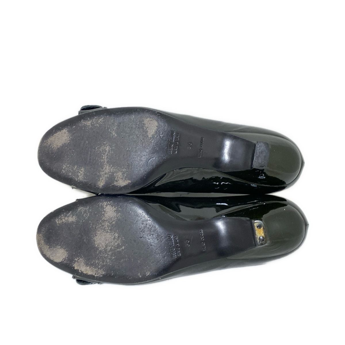 【値下げしました】MIUMIU エナメルパンプス黒　36.5 miumiu(ミュウミュウ) パンプス 36 レディース - 黒 フラワー(花