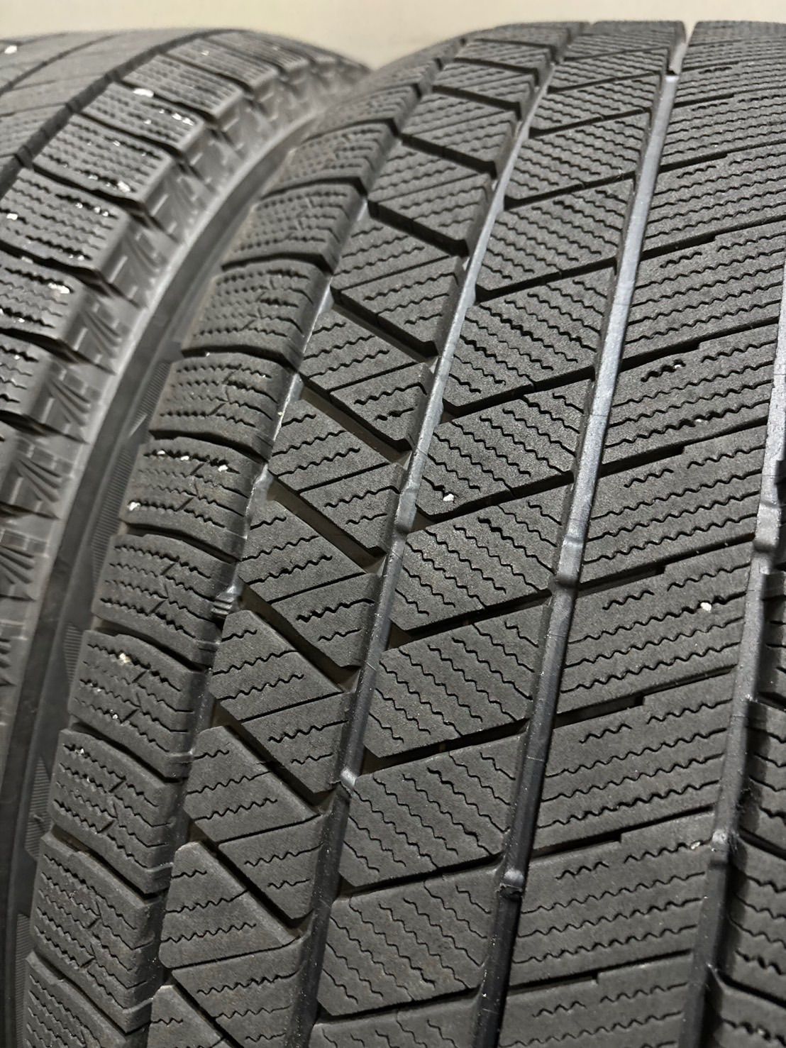 【全品送料無料】 225|60R17 BRIDGESTONE|VRX3 23年製 スタッドレス 4本 ブリヂストン ブリザック アルファード ヴェルファイア フォレスター 南7-K336