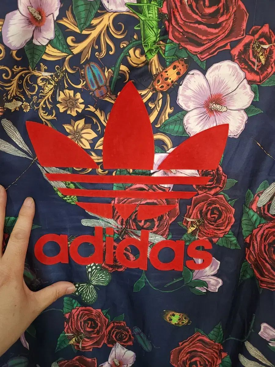 フラワー トラックトップス