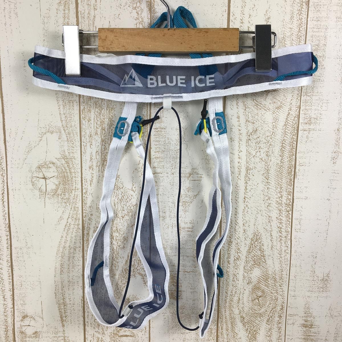【S ホワイト系】 Blue Ice ( ブルーアイス ) コーカス ライト ハーネス Choucas Light Harness Hr04 HR04/100002  ロッククライミングギア Choucas Light Harness – Blue Ice North America