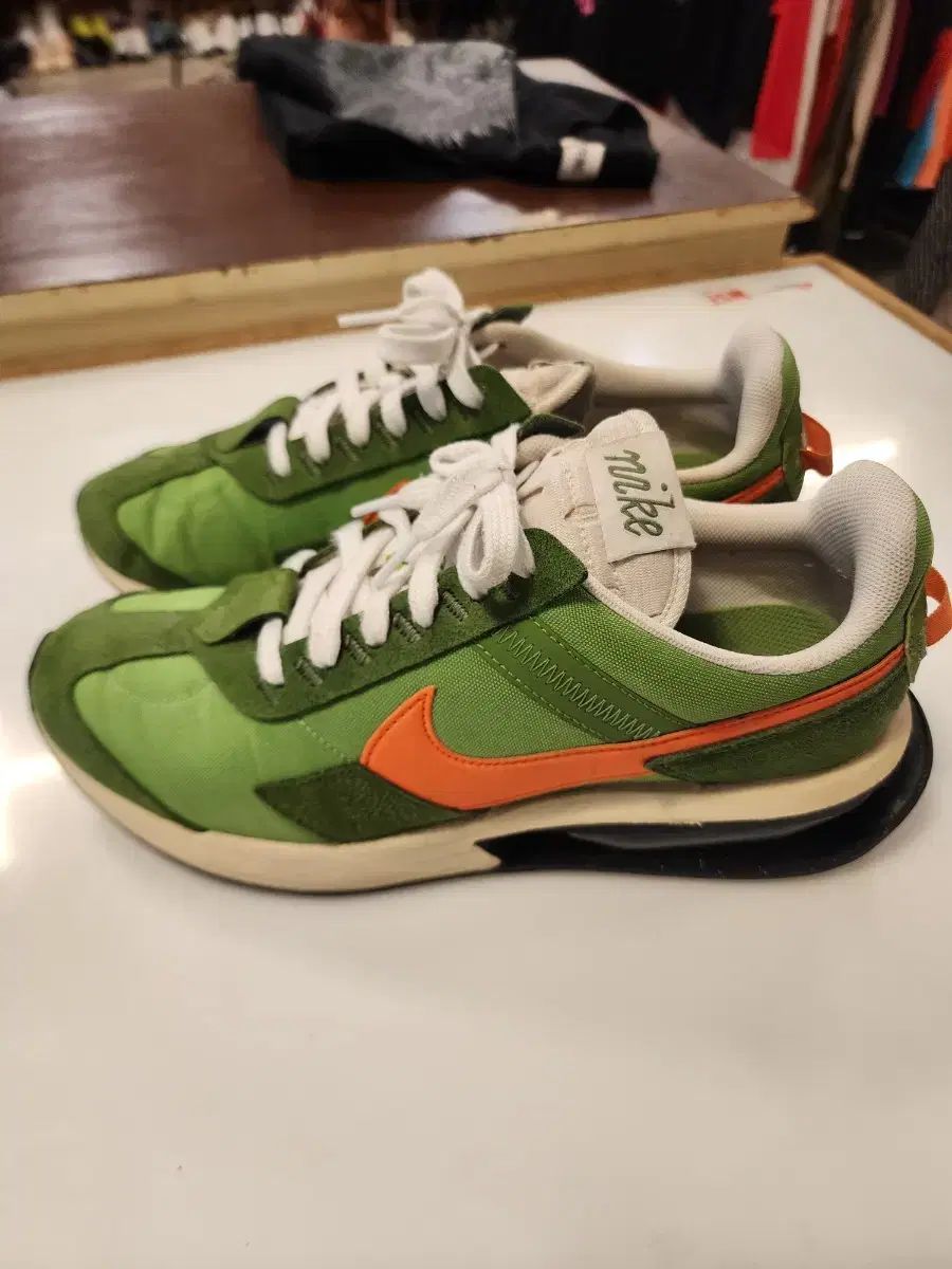 NIKE ナイキ エアマックス フリーデール LX 270