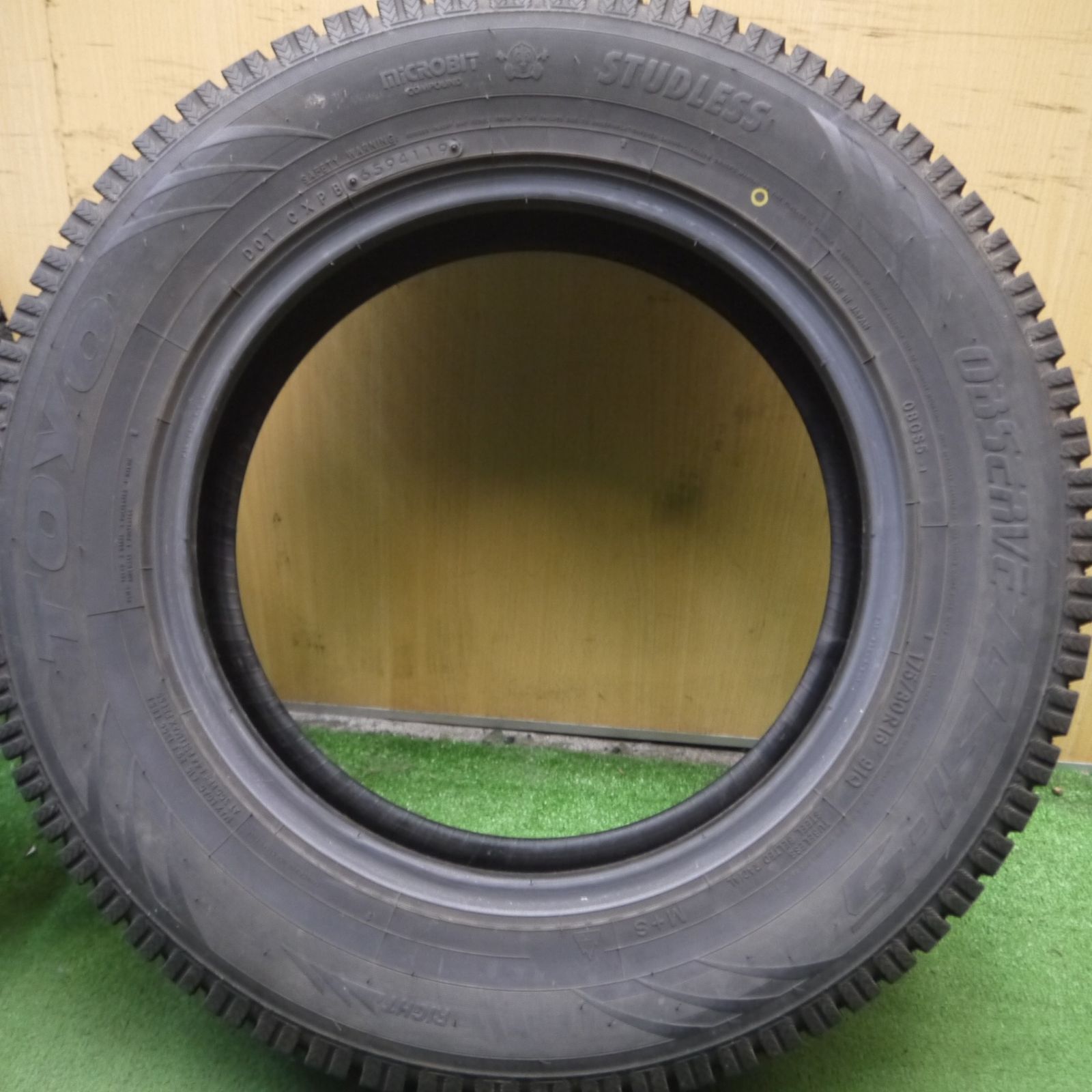 送料無料* バリ溝！9.5分☆スタッドレス 175/80R16 トーヨー 