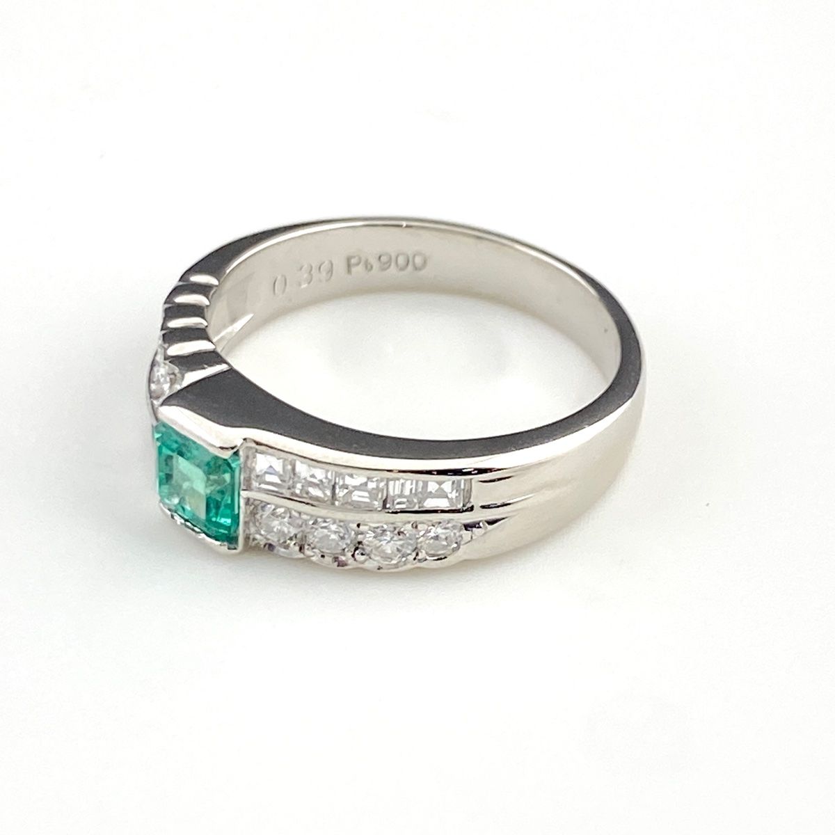 エメラルド デザインリング プラチナ 指輪 メレダイヤ リング 10.5号  