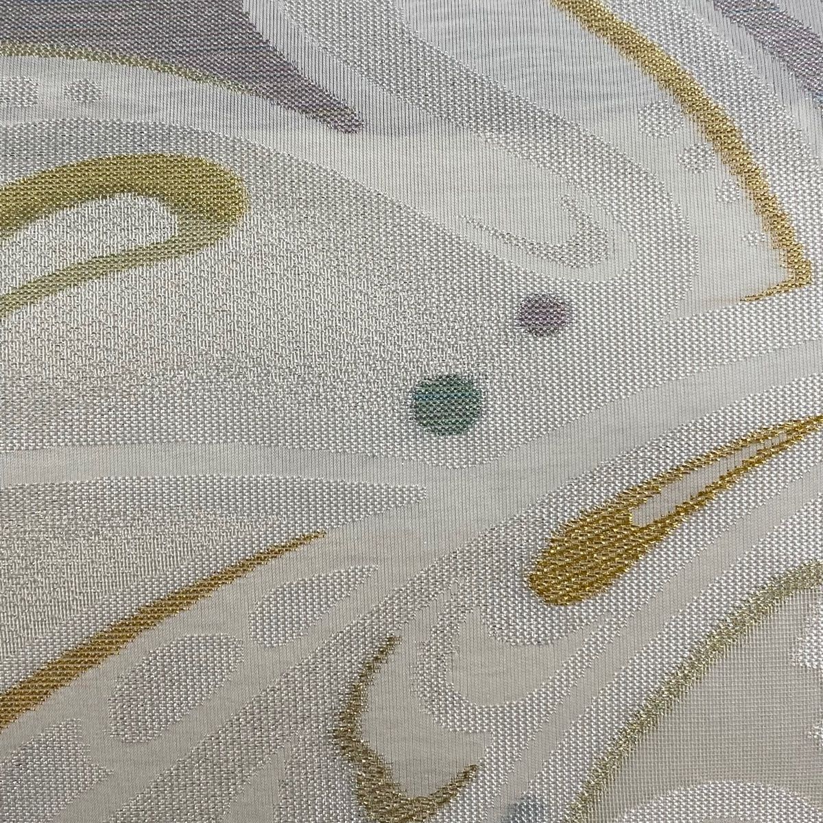 A 148六通帯 多彩金銀糸　美品 名品 幾何学 横段縞金糸 着物 美品】 袋帯 名品 夏帯 幾何学模様 金銀糸 白 六通 正絹 【中古