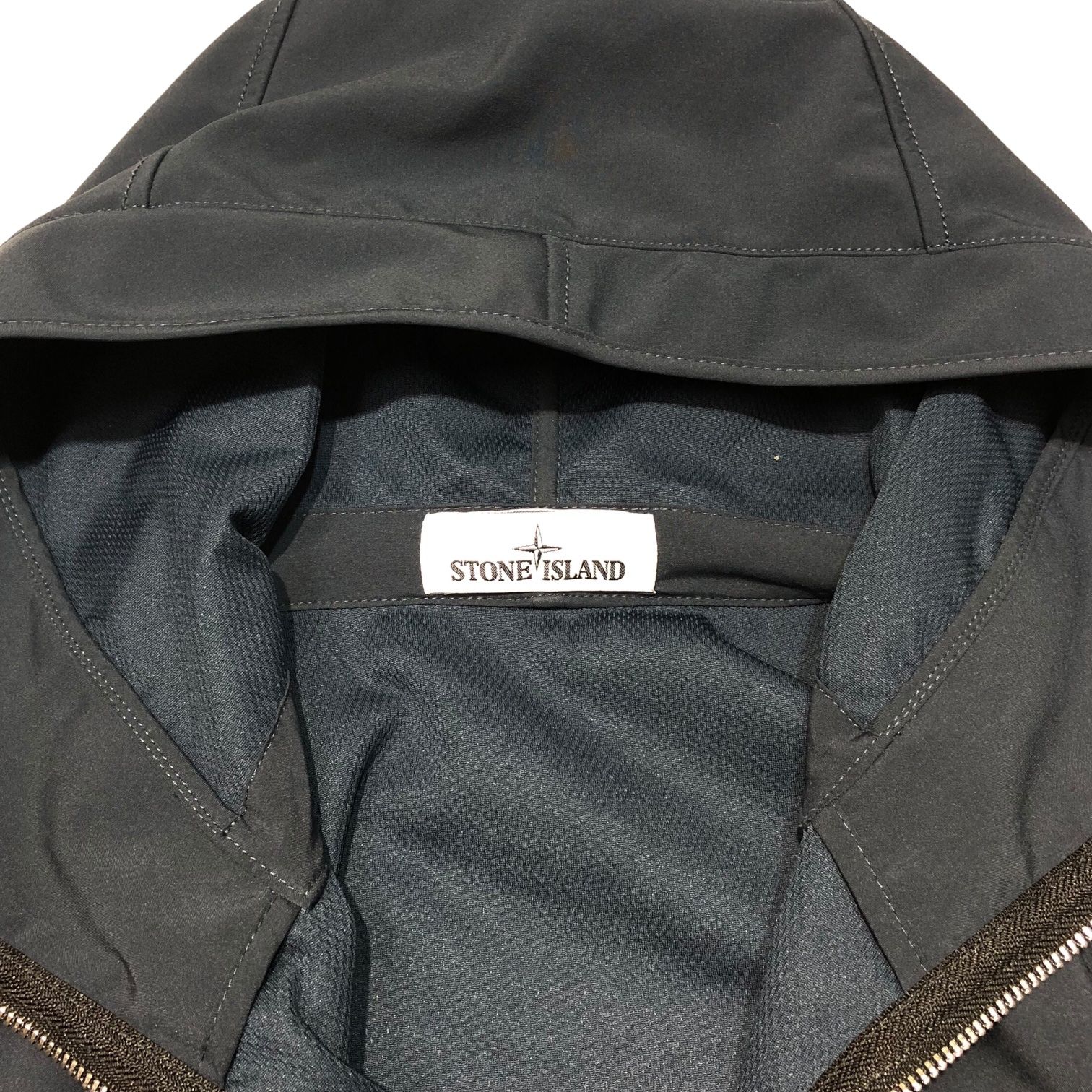 STONE ISLAND(ストーンアイランド) LIGHT SOFT SHELL-R ライト STONE ISLAND(ストーンアイランド) LIGHT SOFT SHELL-R ライト