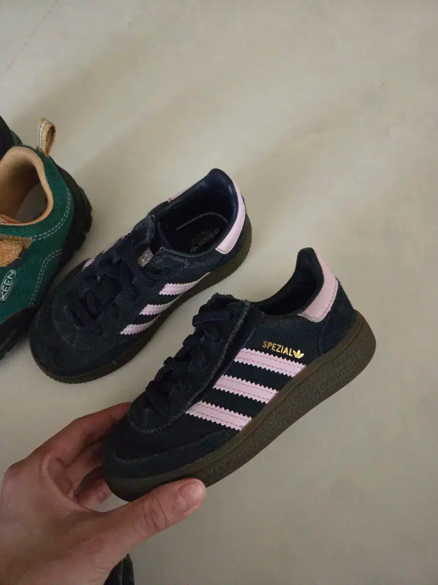  アディダス キッズ スペツィアル ネイビー その他 キッズシューズ