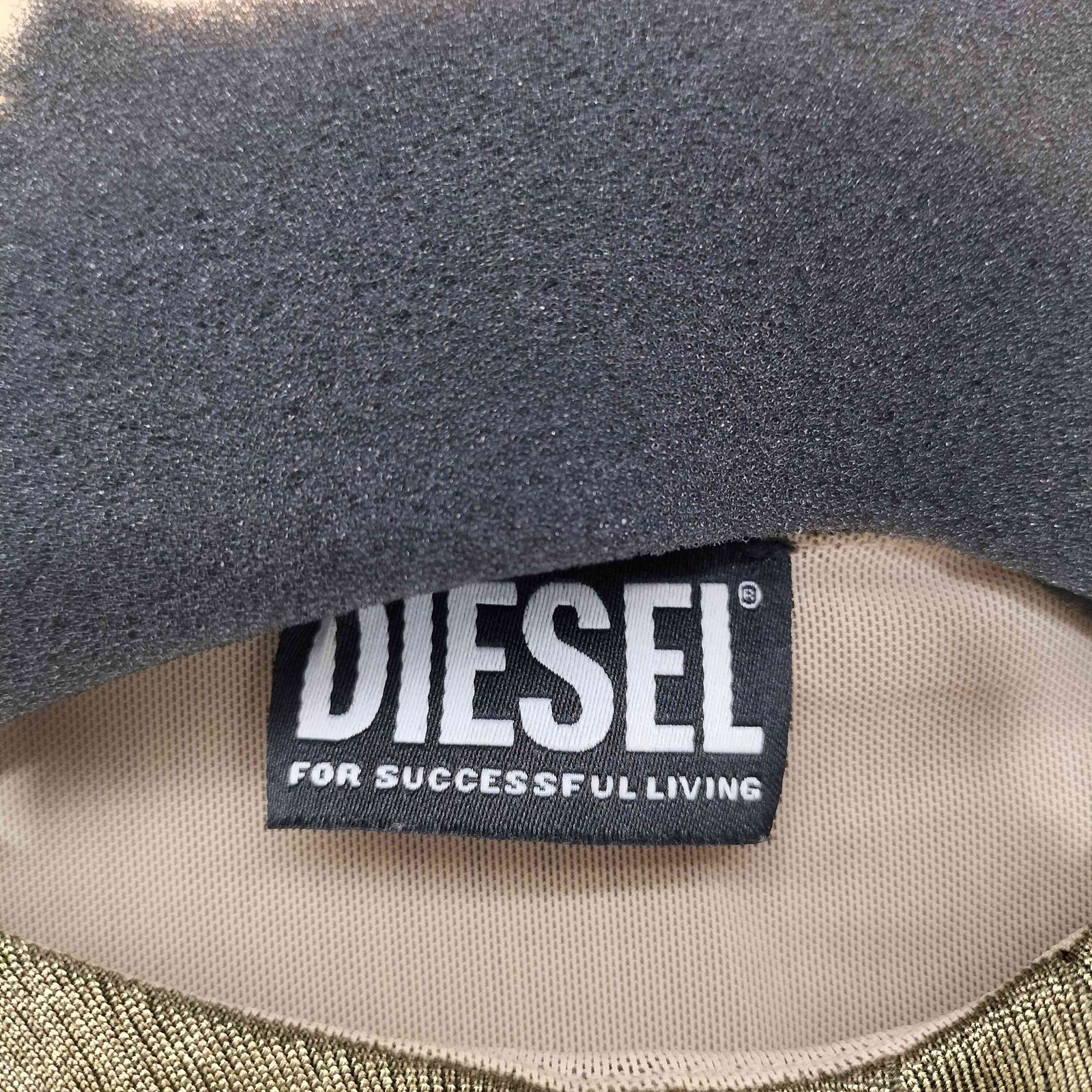 DIESEL メタルDロゴ