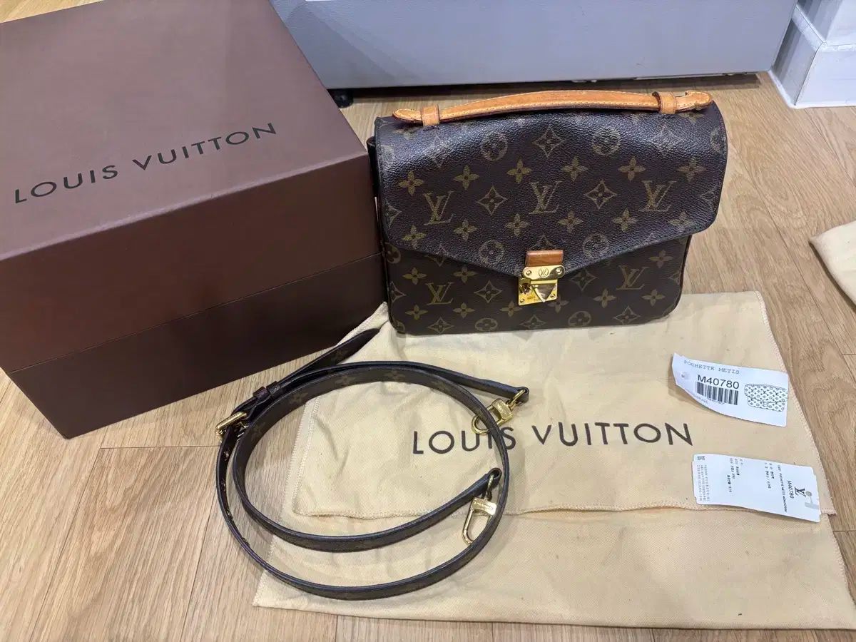 Louis Vuitton ルイヴィトン モノグラム ポシェット メティス M40780