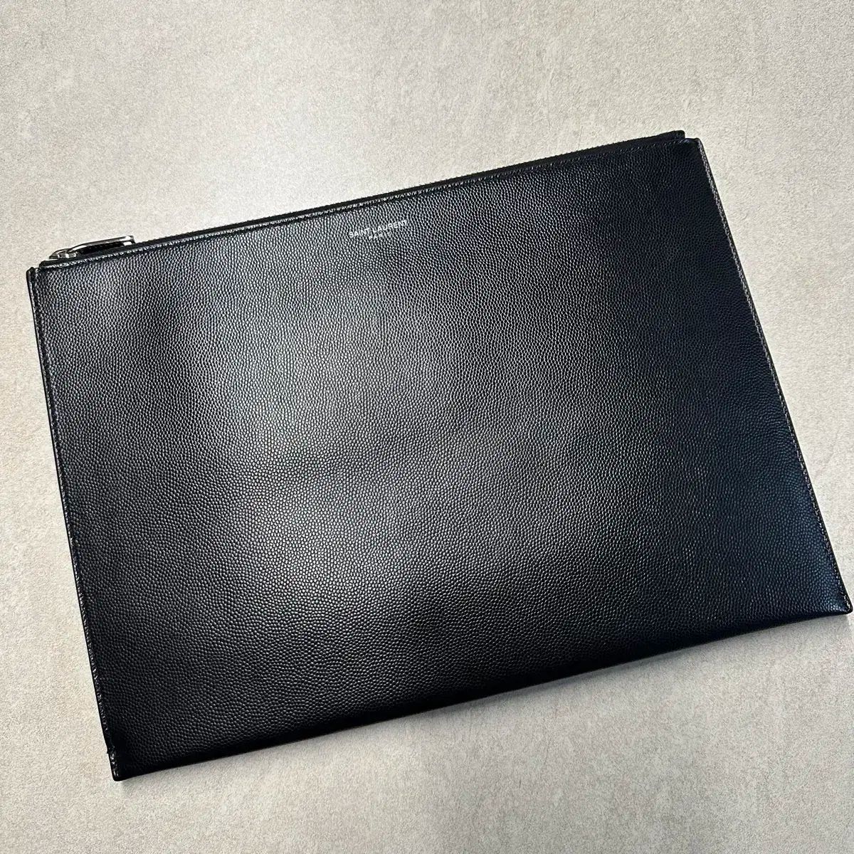 Saint Laurent サンローラン シルバーロゴ ブラック クラッチバッグ L