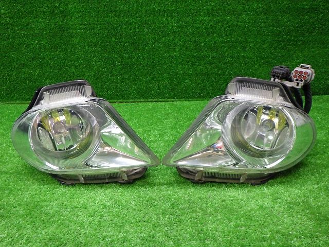 トヨタ　UZS207　200系　マジェスタ　フォグランプ　左右　30-361　250201046