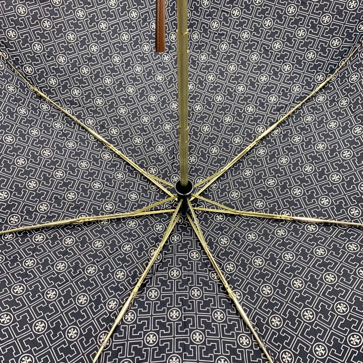 トリーバーチ 幾何学模様