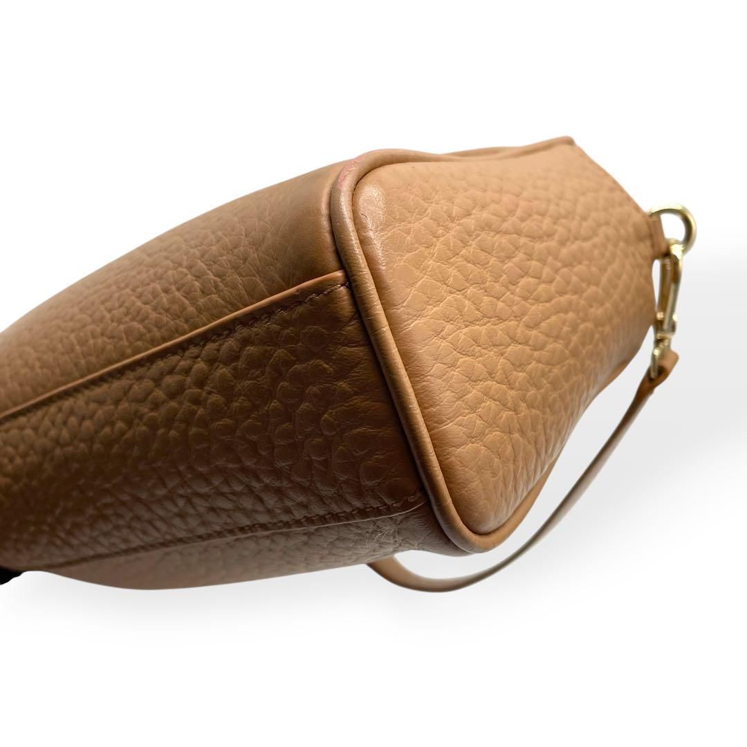 極美品　FURLA アヴリル ショルダーバッグ カメラバッグ 斜め掛け シボ革 極美品 FURLA アヴリル ショルダーバッグ カメラバッグ 斜め掛け