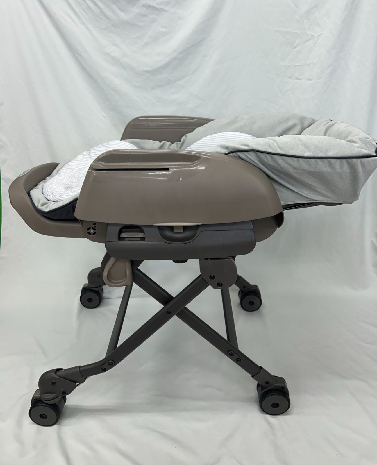 Combi ベビーステーション　手動ハイローチェア　ヒッコリーグレー Combi】ベビーステーション ヒッコリーグレー ハイローチェア Combi