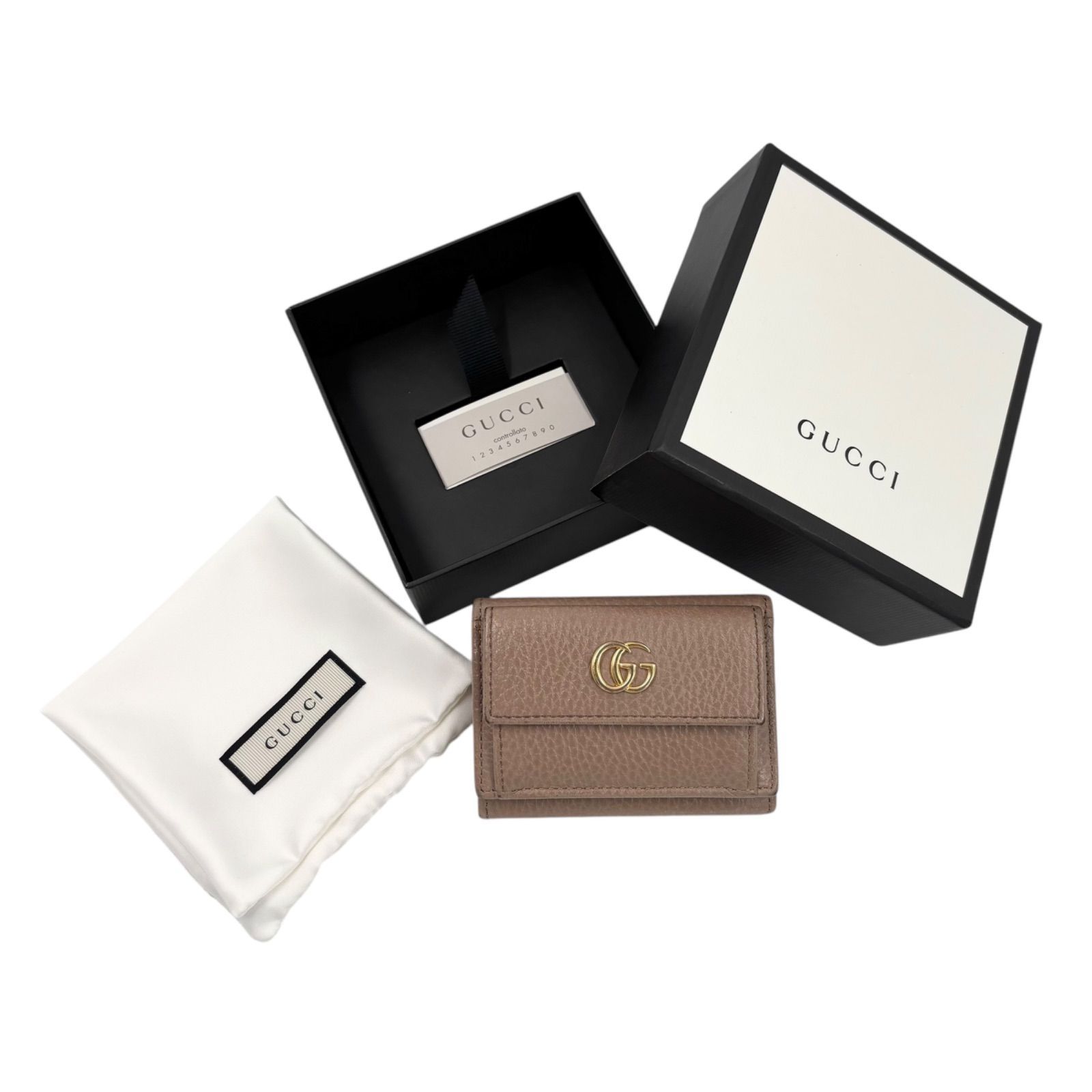 GUCCI ベージュ 三つ折り財布 GGロゴ ベージュ 三つ折り財布 ベージュ系 GUCCI(グッチ) 財布・小物