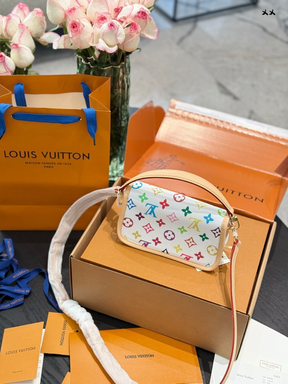 コラボ品【LOUIS VUITTON × 村上隆】ドッグカラー首輪 XS white LV × TM ドッグ カラー MM ｜ルイ・ヴィトン 公式サイト - GI1315