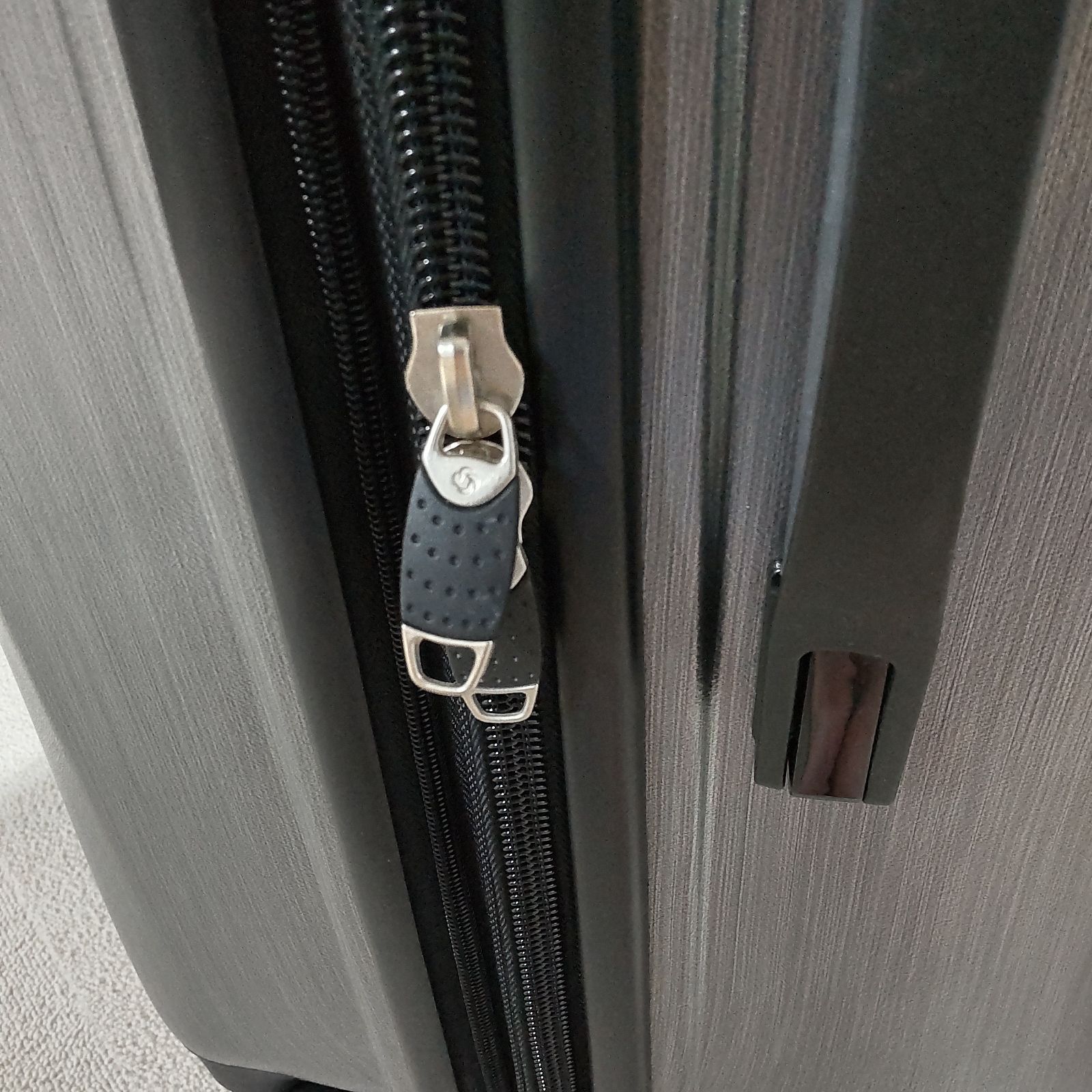 サムソナイト スーツケース 27インチ グラヴテックSAMSONITE サムソナイト スーツケース 27インチ グラヴテックSAMSONITE