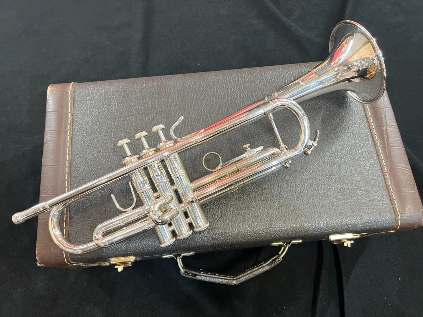 バック Bbトランペット TR200 服部管楽器