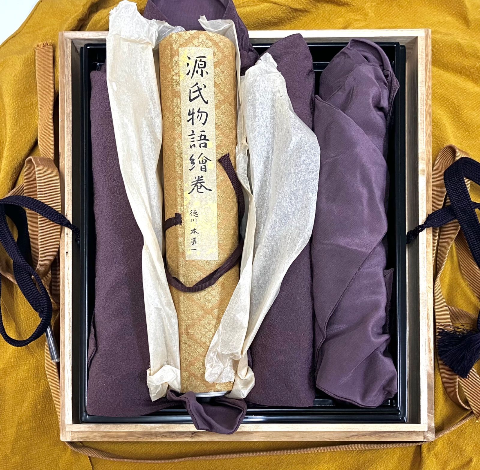 国宝　源氏物語絵巻　巻子装　完全原色　全四巻 Amazon.co.jp: 国宝【源氏物語絵巻】完全原色原寸 巻子本 四巻